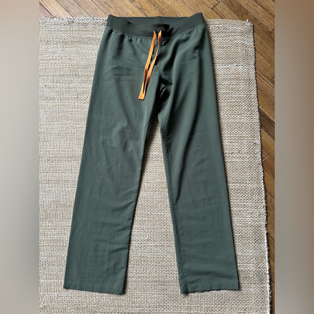 FIGS Sage Womens Wide Leg Scrubs.